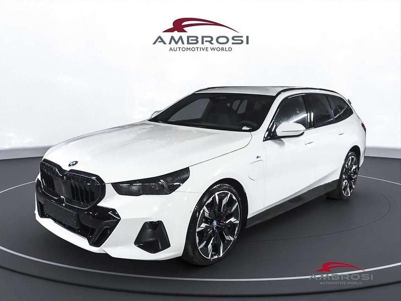 Alpin white pastello Usata 2024 BMW 530e M Sport Station wagon | 74.600 € - Immagine 1/4