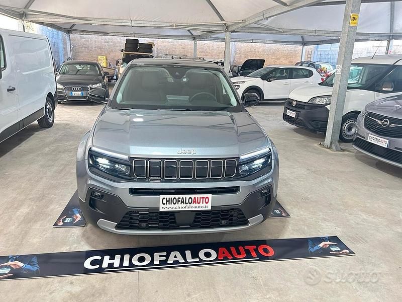 Grigio Nuova 2025 Jeep Avenger Summit SUV | 28.999 € (Buon prezzo) - Immagine 1/4