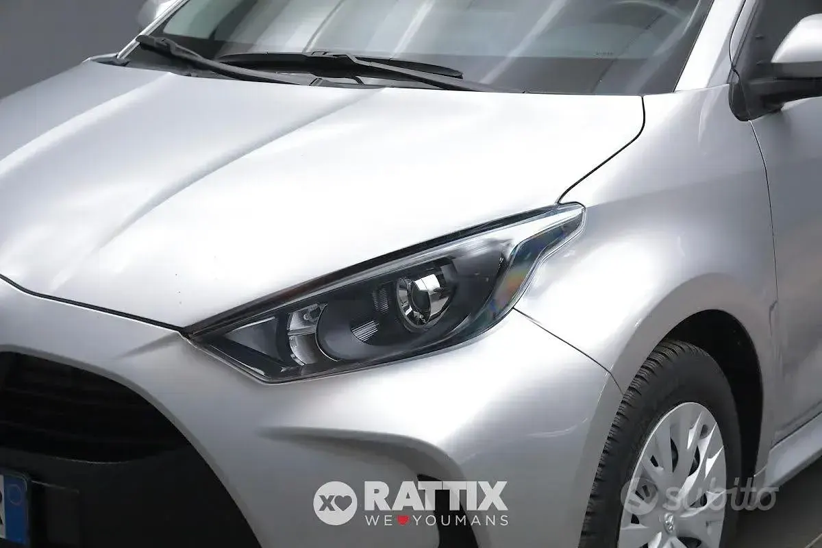 Usata Toyota Yaris Hybrid Active 92 CV (67 kW) 2022 Argento Berlina