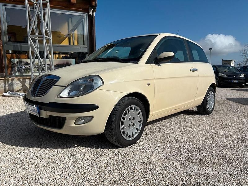 Usata Lancia Ypsilon 80 CV (58 kW) 2006 Beige Utilitaria