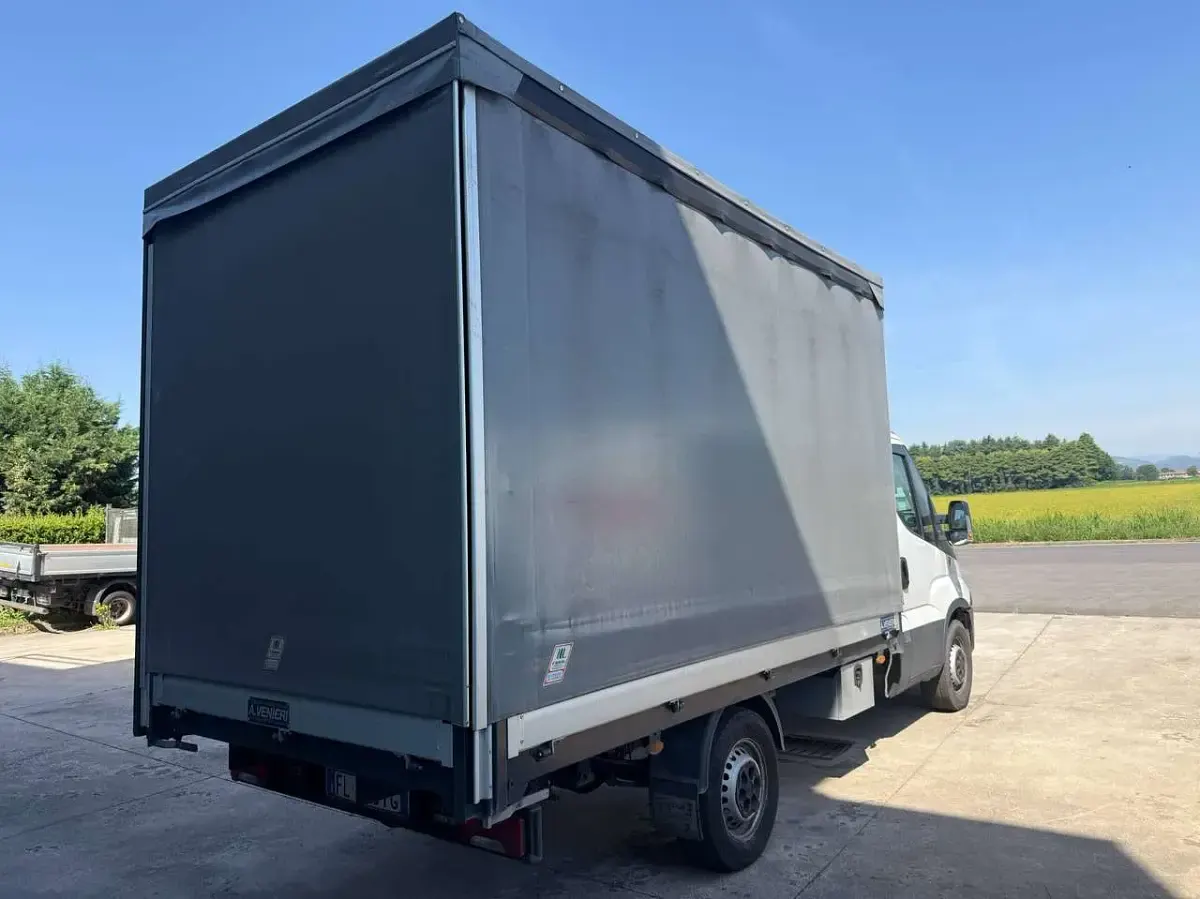 Usata Iveco Daily 136 CV (100 kW) 2017 Bianco Furgone