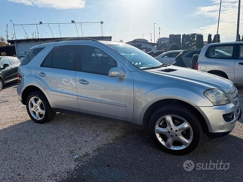 Usata Mercedes ML320 224 CV (164 kW) 2005 Grigio SUV