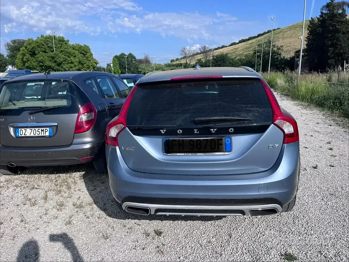 Usata Volvo V60 Summum 150 CV (110 kW) 2017 Bluazzurro Station wagon