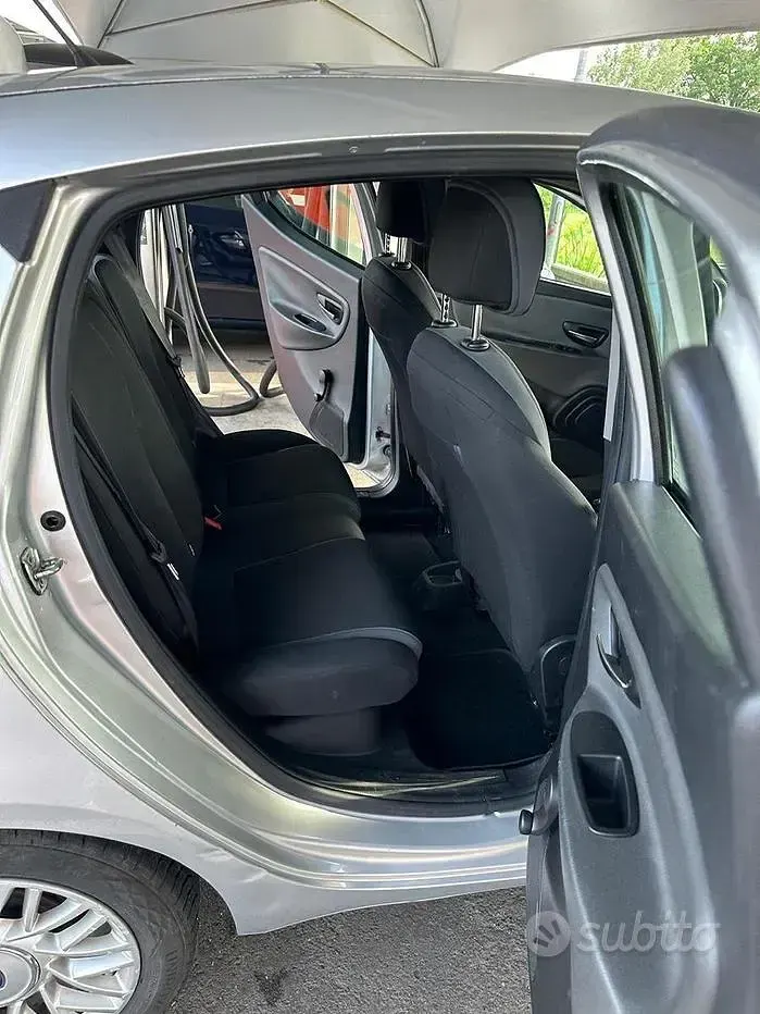 Usata Lancia Ypsilon 69 CV (50 kW) 2014 Grigio Utilitaria