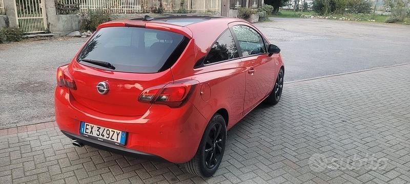 Usata Opel Corsa 90 CV (66 kW) 2015 Rosso Coupé