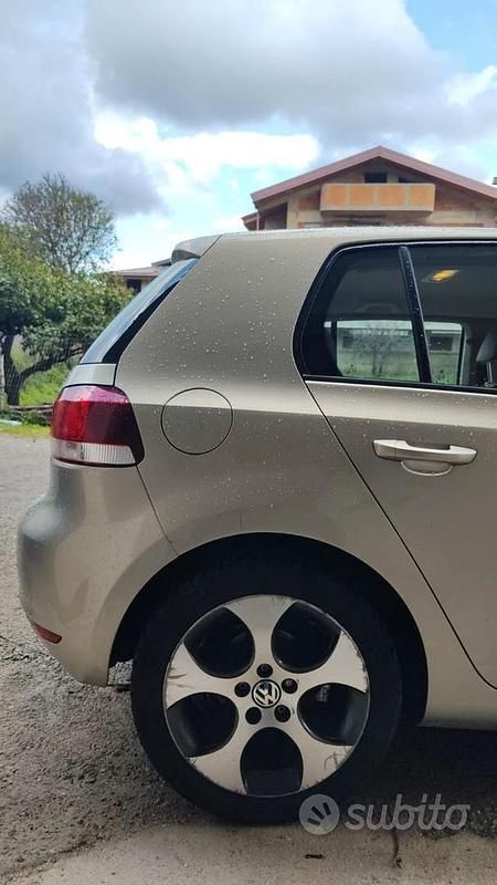 Usata VW Golf VI 105 CV (77 kW) 2010 Grigio Utilitaria