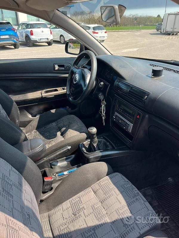 Begagnad VW Passat 90 HK (66 kW) 2000 Svart Kombi