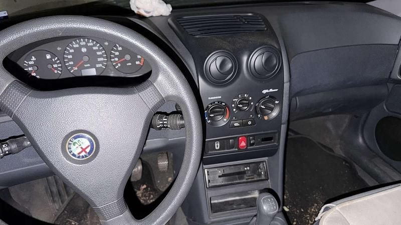 Usata Alfa Romeo 145 103 CV (75 kW) 1997 Utilitaria