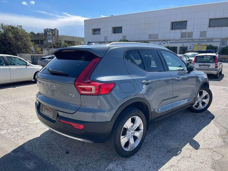 Usata Volvo XC40 Momentum 163 CV (119 kW) 2022 Grigio SUV