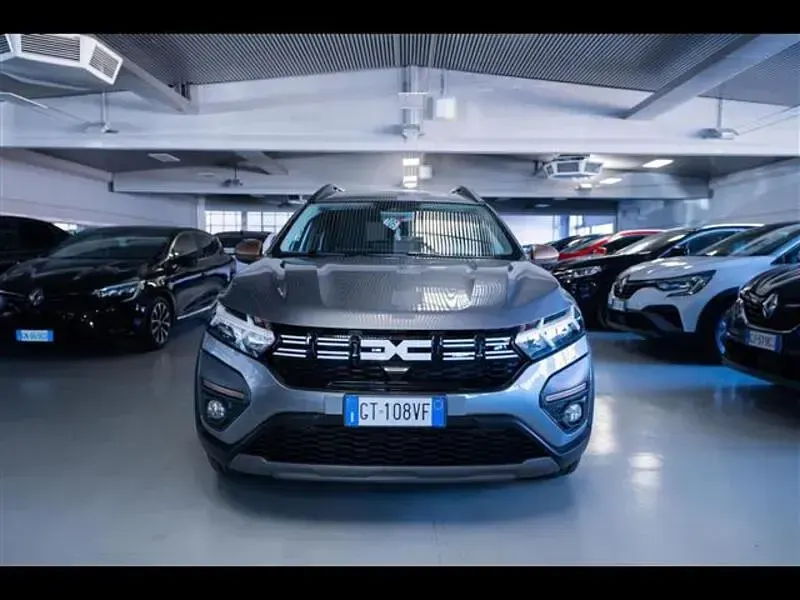 Usata Dacia Jogger Extreme 140 CV (102 kW) 2024 Grigio chiaro Monovolume