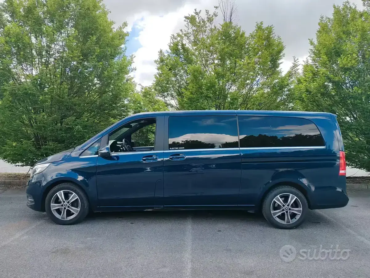Usata Mercedes V250 Premium 190 CV (139 kW) 2019 Blu Monovolume