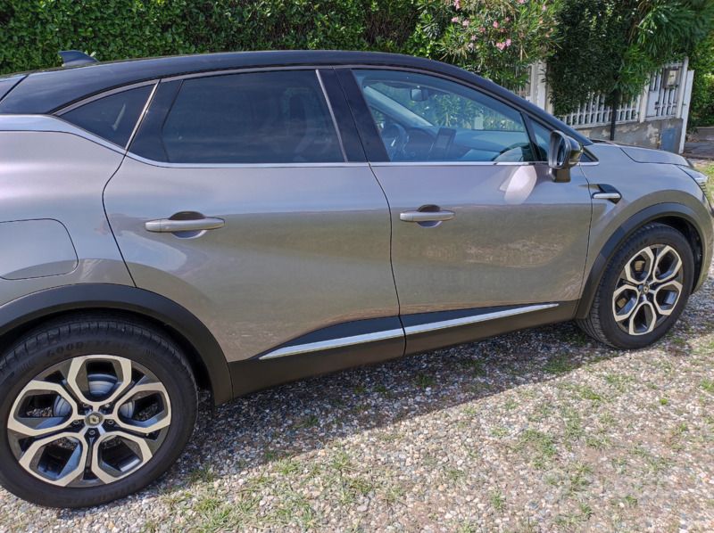 Usata Renault Captur 101 CV (74 kW) 2021 Grigio SUV