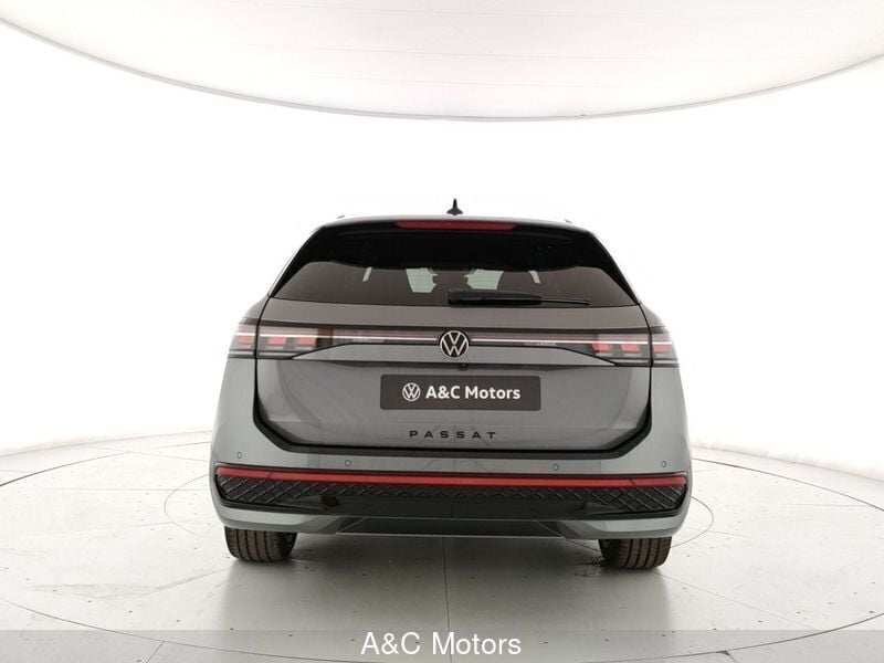 Nuova VW Passat R-line 272 CV (200 kW) 2025 Grigio Station wagon