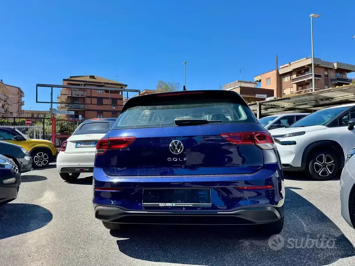 Usata VW Golf VIII Life 131 CV (96 kW) 2021 Blu Berlina