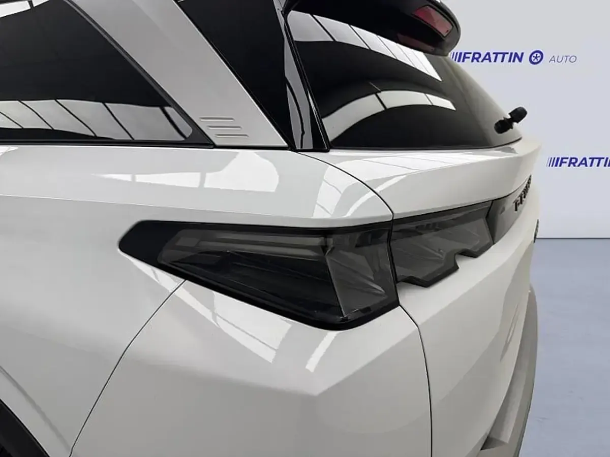 Usata Peugeot 5008 GT 196 CV (144 kW) 2025 Bianco SUV