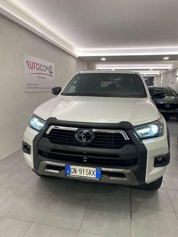 Usata Toyota HiLux 204 CV (150 kW) 2023 Bianco Pick-up