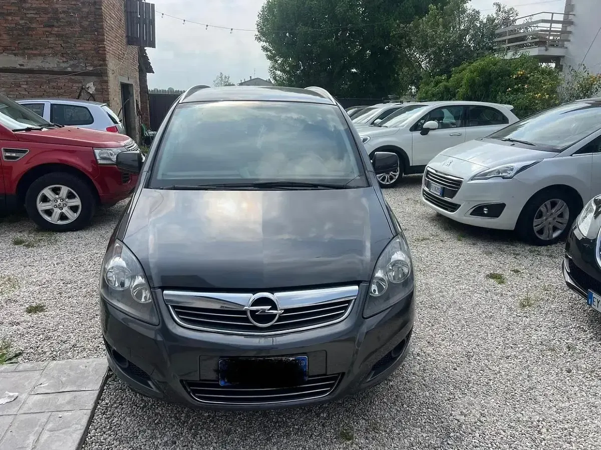 Usata Opel Zafira 150 CV (110 kW) 2012 Grigio Monovolume