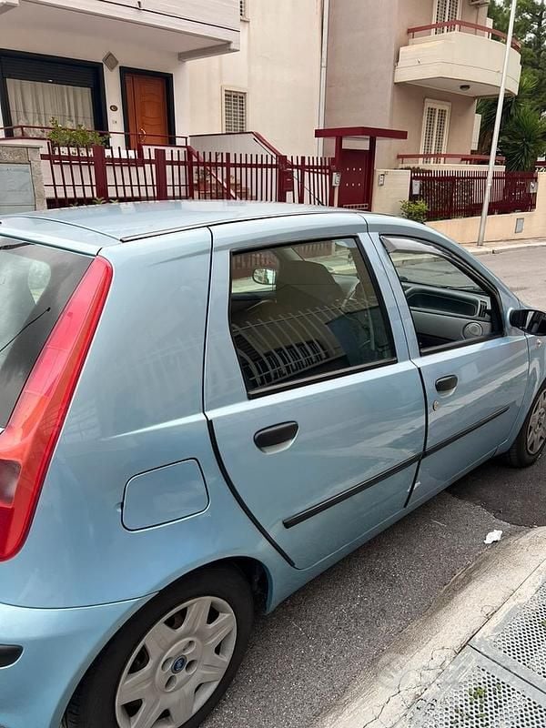 Usata Fiat Punto 80 CV (58 kW) 2001 Blu Utilitaria