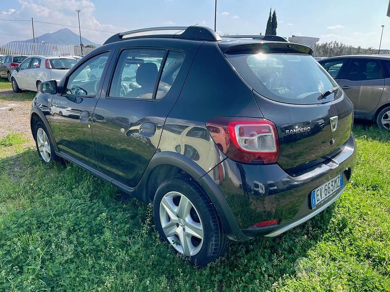 Usata Dacia Sandero Prestige 90 CV (66 kW) 2014 Blu Berlina