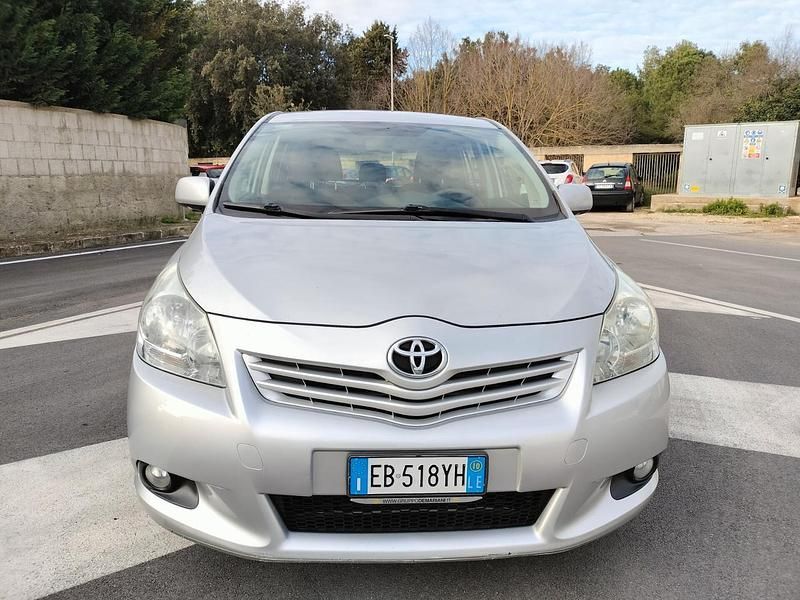 Usata Toyota Verso Sol 126 CV (92 kW) 2010 Argento Monovolume