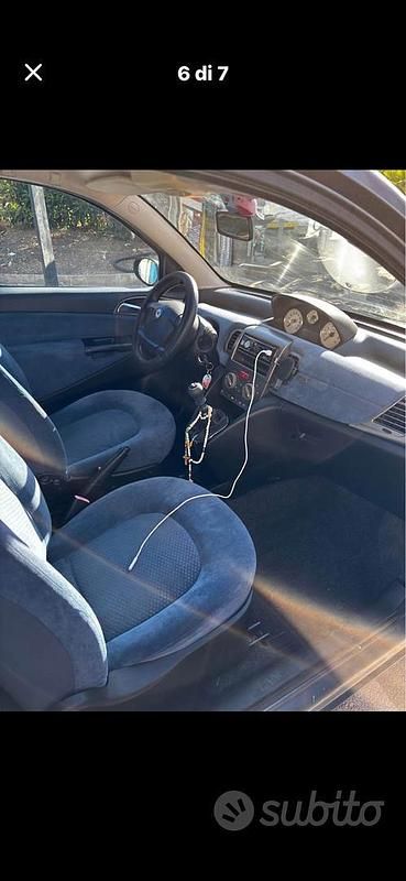 Usata Lancia Ypsilon 60 CV (44 kW) 2004 Grigio Utilitaria