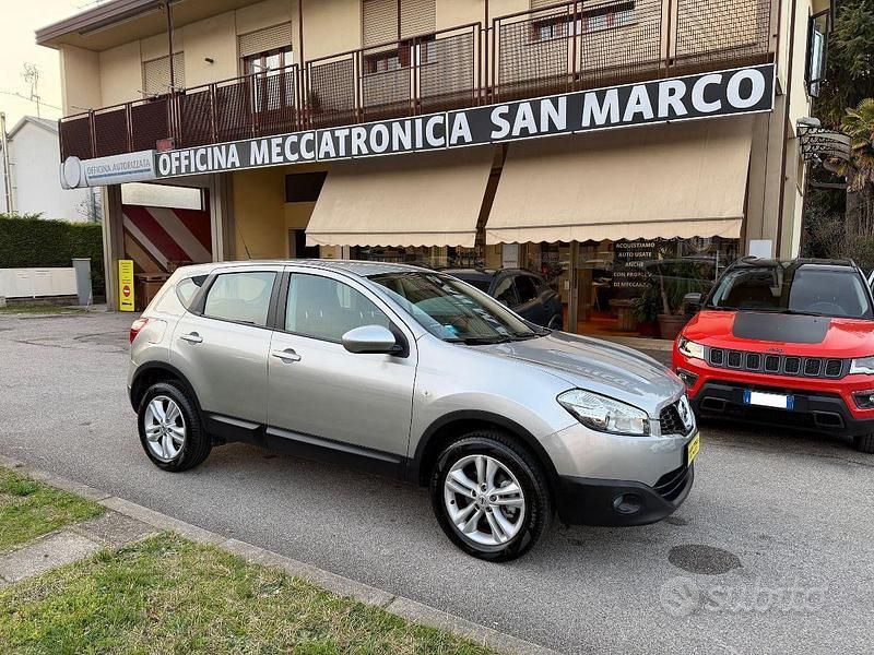 Usata Nissan Qashqai Acenta 117 CV (86 kW) 2012 Grigio SUV