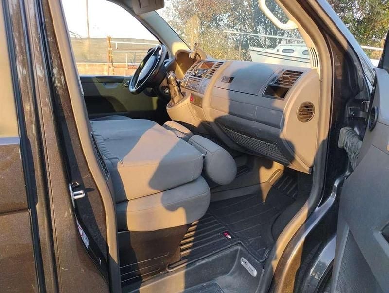 Usata VW Caravelle 116 CV (85 kW) 2008 Nero Furgone