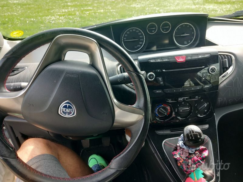 Usata Lancia Ypsilon 69 CV (50 kW) 2014 Bianco Utilitaria