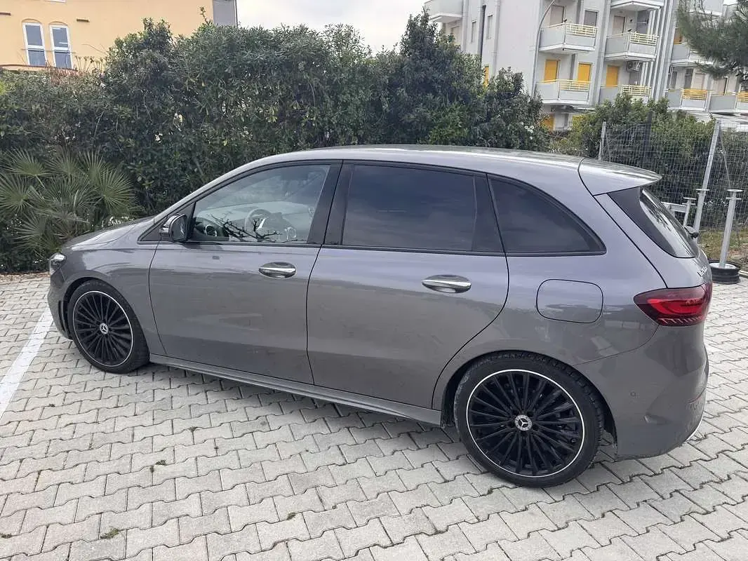 Gebraucht Mercedes B200 Advanced Plus 150 PS (110 kW) 2024 Grau Van / Kleinbus