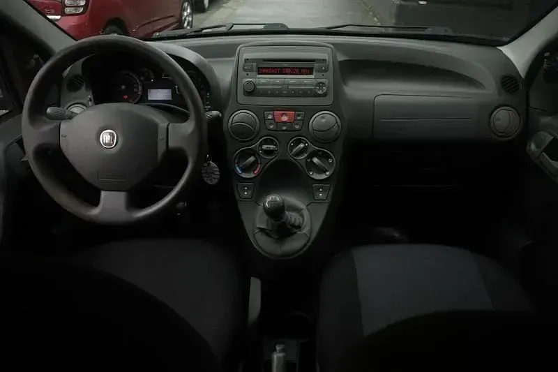 Begagnad Fiat Panda Easy 75 HK (55 kW) 2012 Guld Halvkombi
