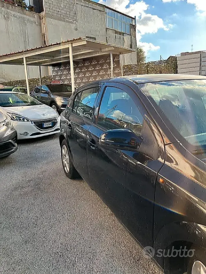 Usata Opel Astra Enjoy 90 CV (66 kW) 2006 Nero Berlina