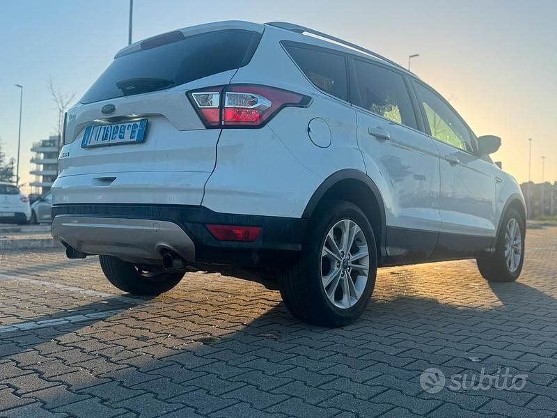 Usata Ford Kuga Titanium 120 CV (88 kW) 2017 Bianco SUV