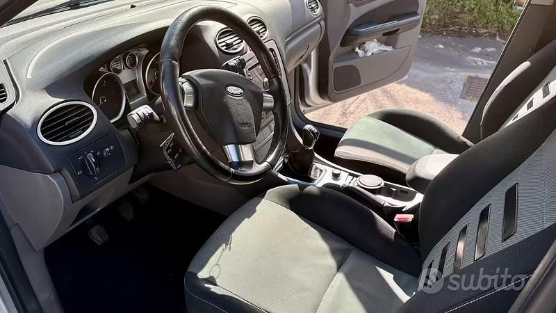 Usata Ford Focus 2011 Grigio Station wagon