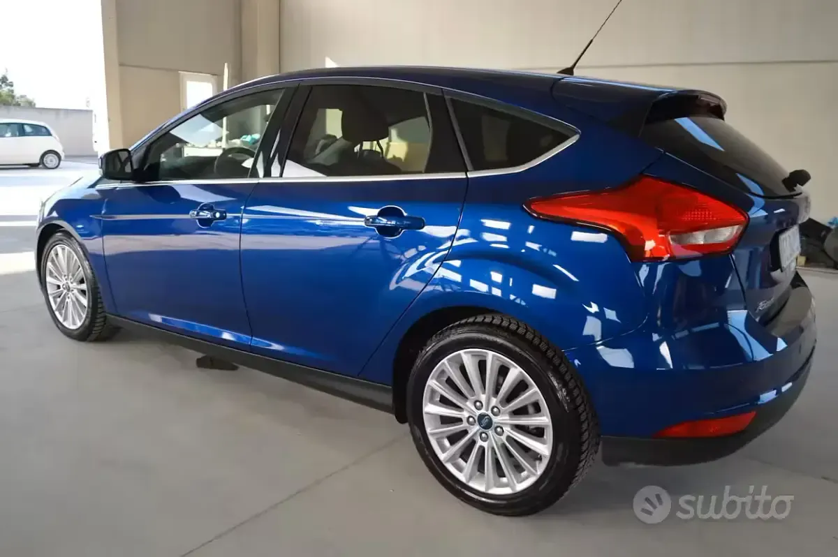 Usata Ford Focus Titanium 120 CV (88 kW) 2016 Blu Berlina
