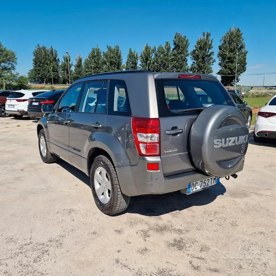 Usata Suzuki Grand Vitara 129 CV (94 kW) 2006 Grigio SUV