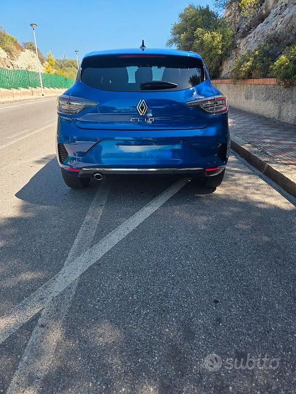 Usata Renault Clio V Techno 91 CV (66 kW) 2024 Blu Berlina