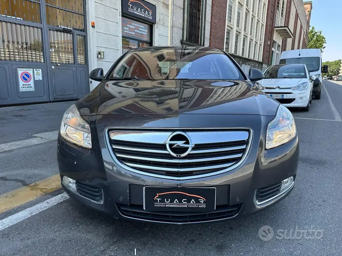 Usata Opel Insignia Cosmo 179 CV (131 kW) 2010 Grigio Berlina