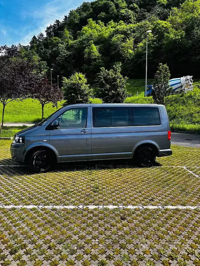 Usata VW Caravelle 102 CV (75 kW) 2012 Grigio Furgone