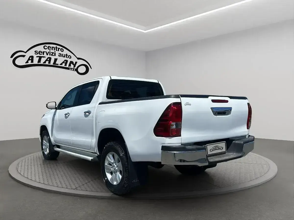 Usata Toyota HiLux Executive 150 CV (110 kW) 2019 Bianco Pick-up