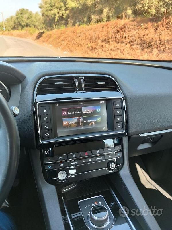 Usata Jaguar F-Pace Prestige 190 CV (139 kW) 2017 Blu SUV