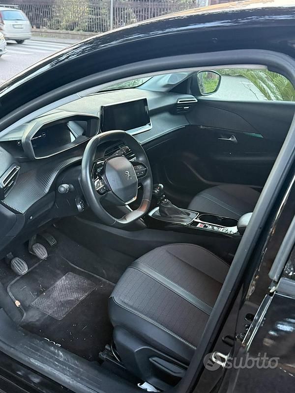 Usata Peugeot 208 Allure 102 CV (75 kW) 2022 Nero Utilitaria