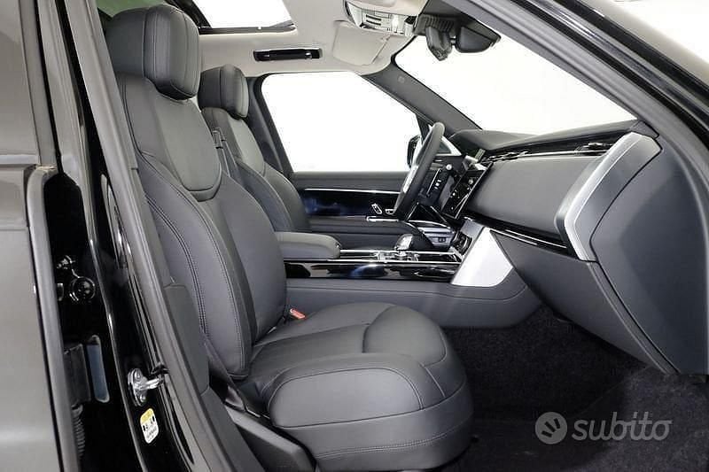 Usata Land Rover Range Rover HSE 249 CV (183 kW) 2023 Santorini black SUV