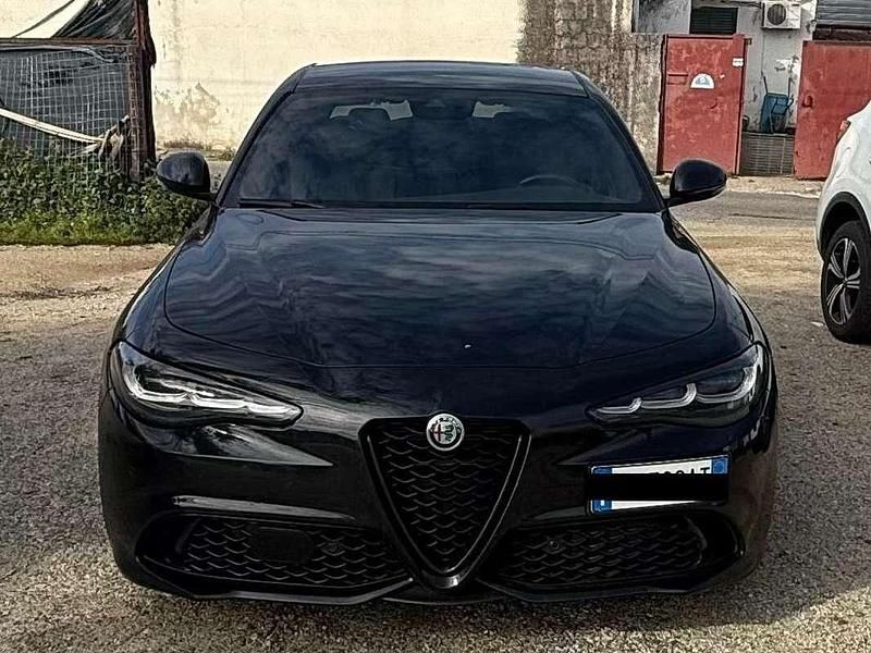 Nero Usata 2023 Alfa Romeo Giulia Competizione Tre volumi | 39.800 € (Molto cara) - Immagine 1/4