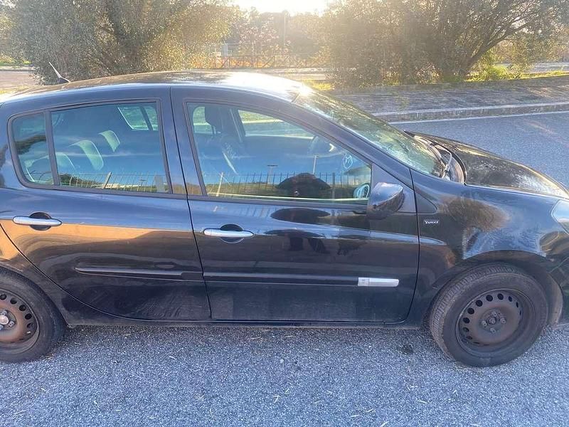 Usata Renault Clio II 75 CV (55 kW) 2011 Nero Berlina