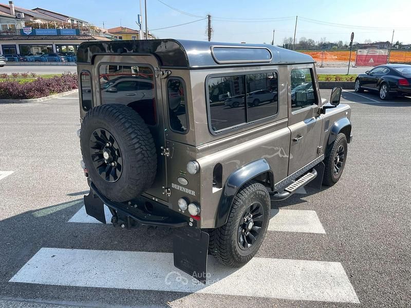 Usata Land Rover Defender 122 CV (89 kW) 2013 Bronze Station wagon