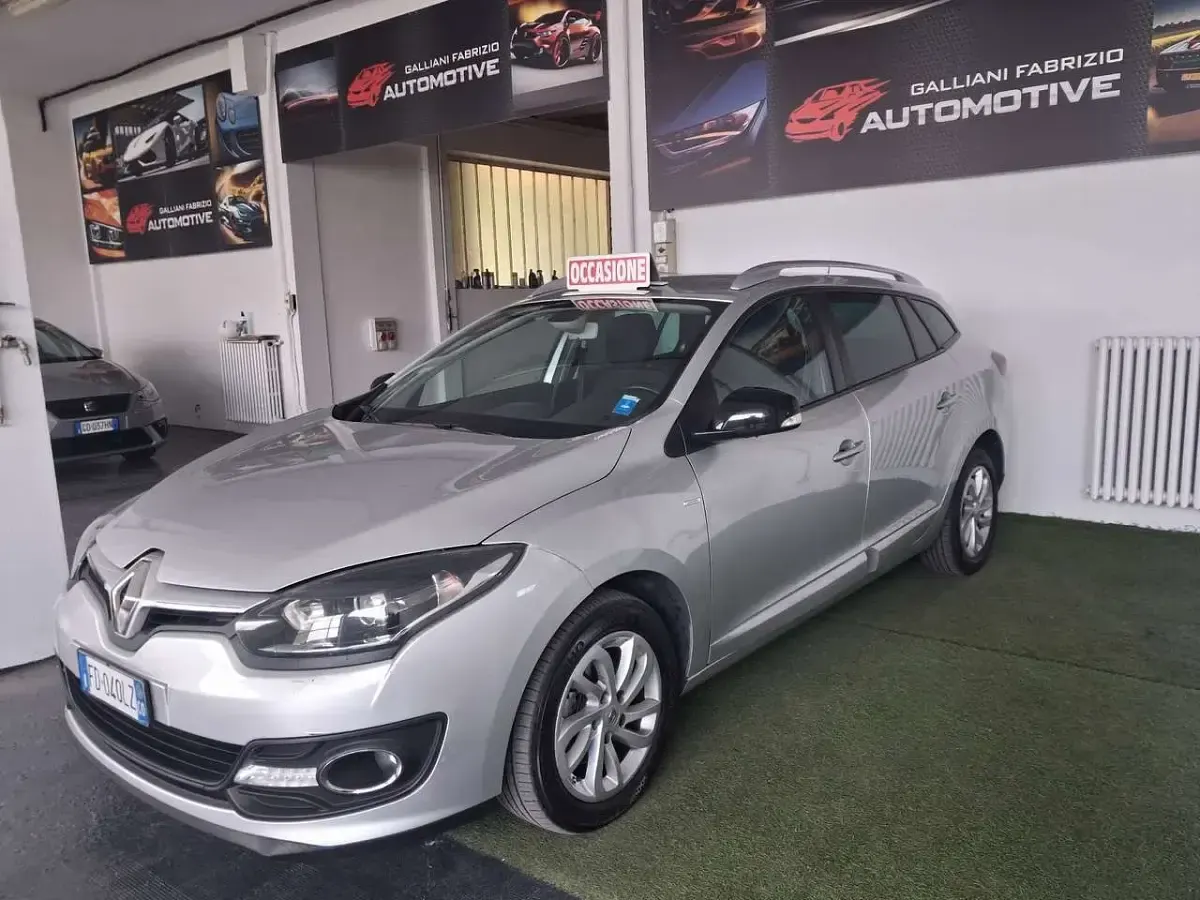 Usata Renault Mégane GrandTour LIMITED 110 CV (80 kW) 2016 Argento Station wagon