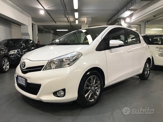 Usata Toyota Yaris Lounge 69 CV (50 kW) 2014 Other Utilitaria