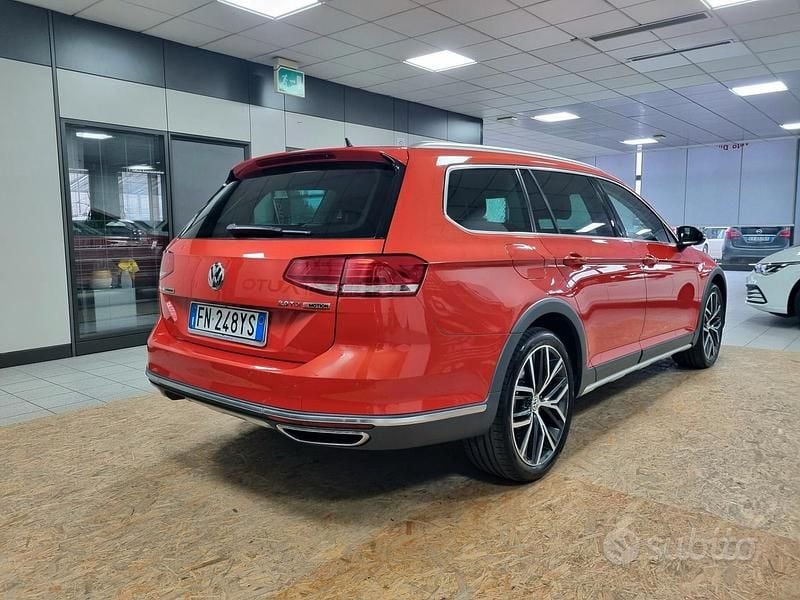 Usata VW Passat Alltrack Business 190 CV (139 kW) 2016 Arancione Station wagon