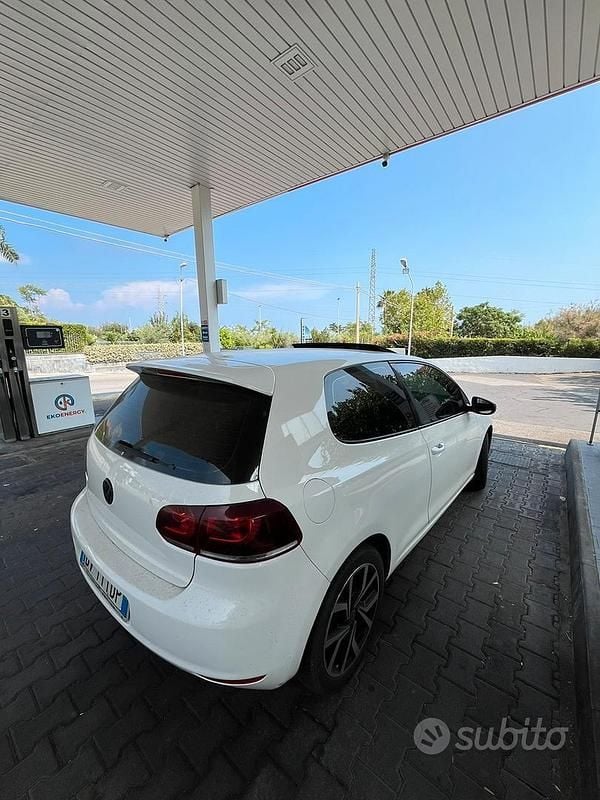 Usata VW Golf VI 122 CV (89 kW) 2009 Bianco Utilitaria