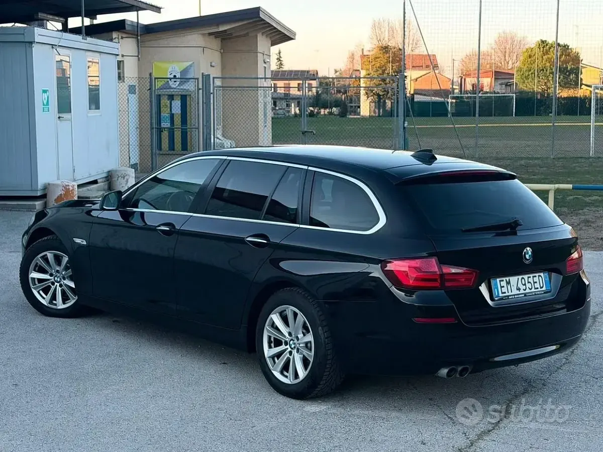Usata BMW 520 Efficient Dynamics 184 CV (135 kW) 2012 Nero Station wagon
